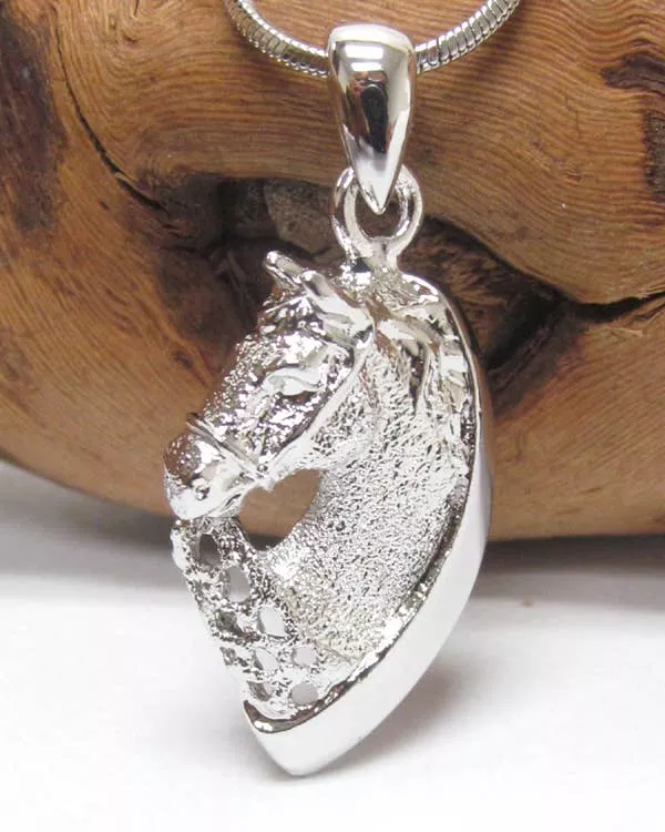 ( H986 ) SIMPLE HORSE HEAD PENDANT NECKLACE